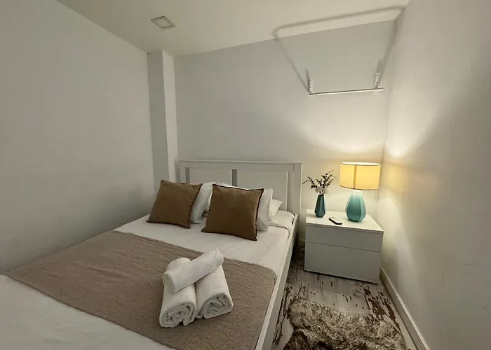 Alfama House Guest house *