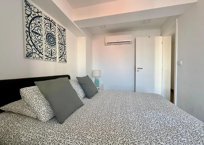 Alfama House Guest house *