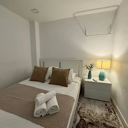 Alfama House بيت ضيافة *